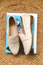 mocassim-feminino-de-couro-off-white