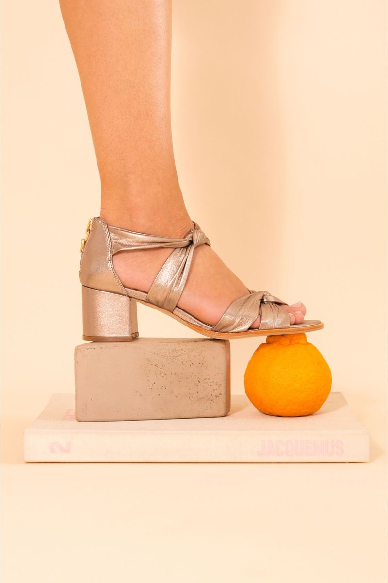 Imagem-do-produto-SANDALIA-NO-MESTICO-SALTO-BLOCO--PARA-PEITO-DE-PE-ALTO---PRATA-VELHO