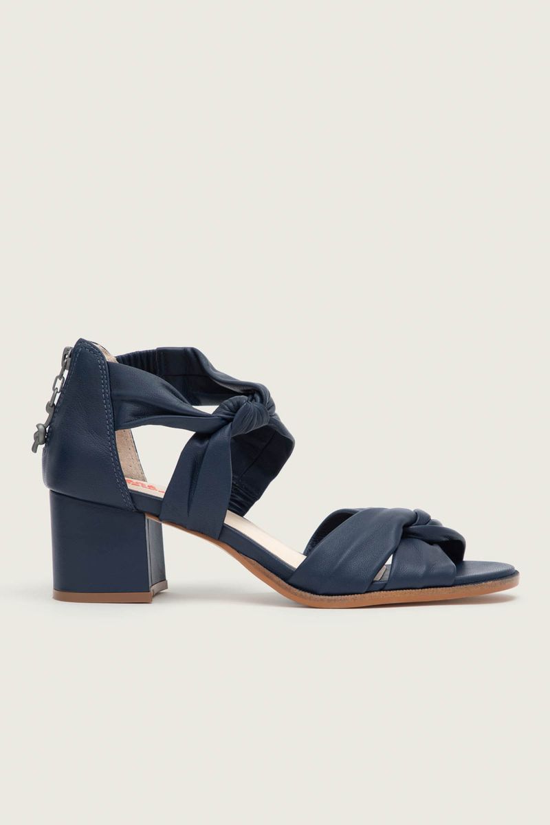 Imagem-do-produto-SANDALIA-NO-MESTICO-SALTO-BLOCO--PARA-PEITO-DE-PE-BAIXO--AZUL-MARINHO