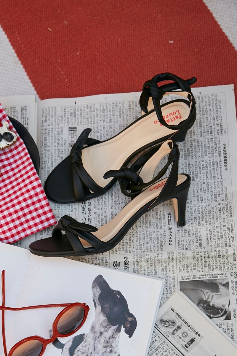 Imagem-do-produto-SANDALIA-LACE-UP-NO-MESTICO-NAKED-SALTO-FINO--PRETO