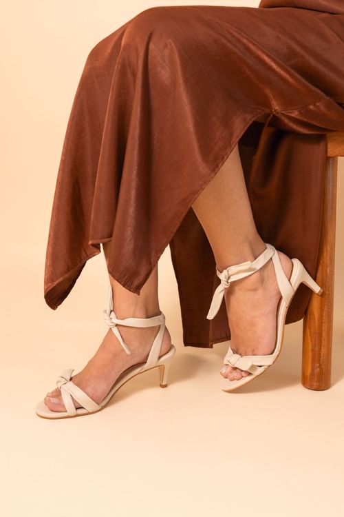 SANDÁLIA LACE UP NÓ MESTIÇO NAKED SALTO FINO OFF WHITE