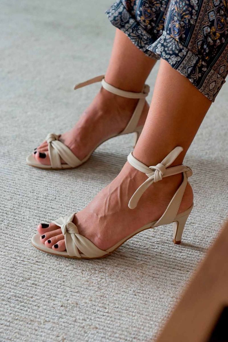 Imagem-do-produto-SANDALIA-LACE-UP-NO-MESTICO-NAKED-SALTO-FINO-OFF-WHITE