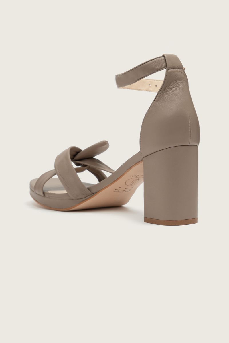 Imagem-do-produto-SANDALIA-NO-MESTICO-MEIA-PATA-SALTO-BLOCO-TAUPE