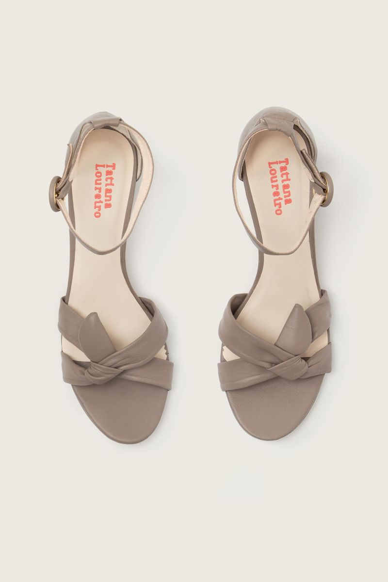 Imagem-do-produto-SANDALIA-NO-MESTICO-MEIA-PATA-SALTO-BLOCO-TAUPE
