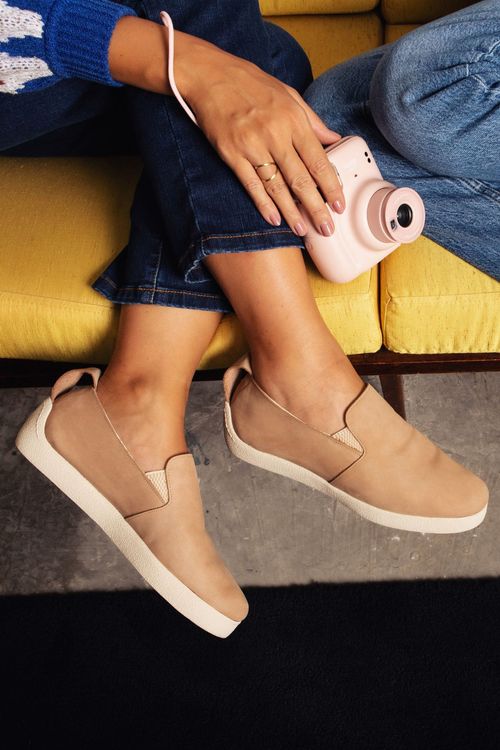 TÊNIS SLIP ON IATE AMÊNDOA