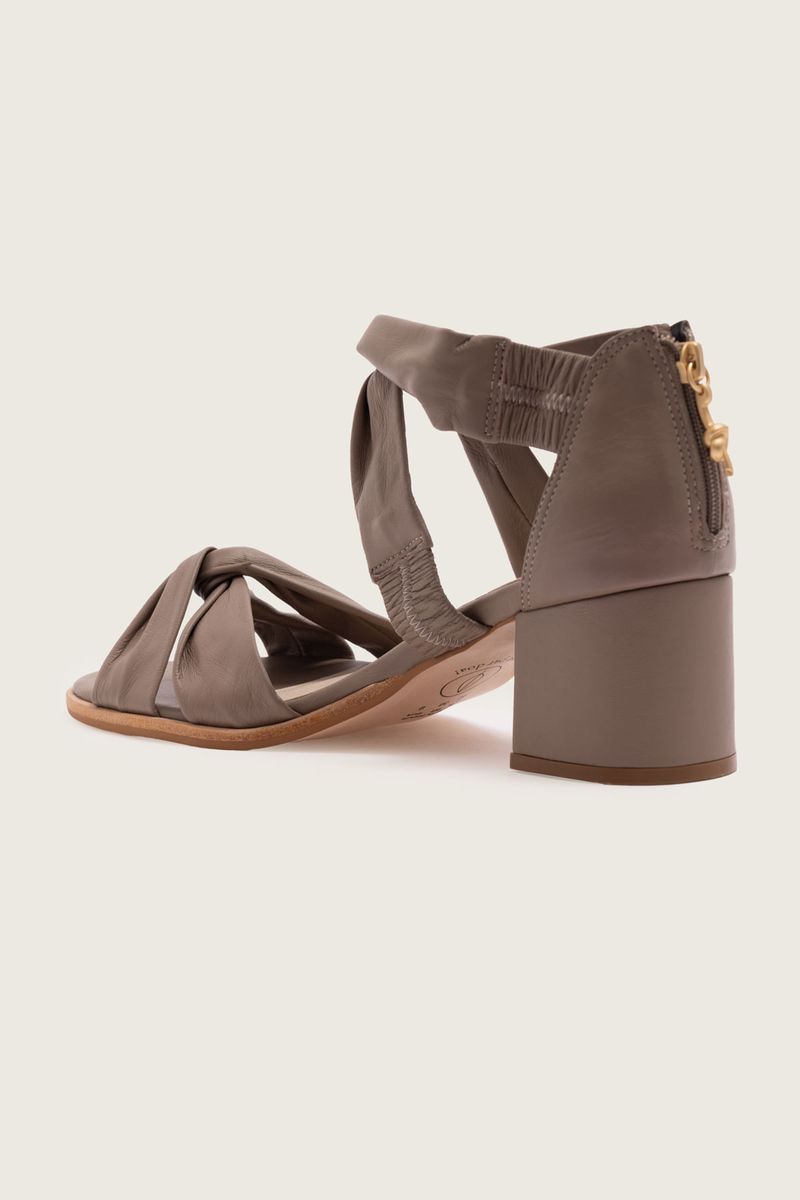 Imagem-do-produto-SANDALIA-NO-MESTICO-SALTO-BLOCO--PARA-PEITO-DE-PE-ALTO---TAUPE