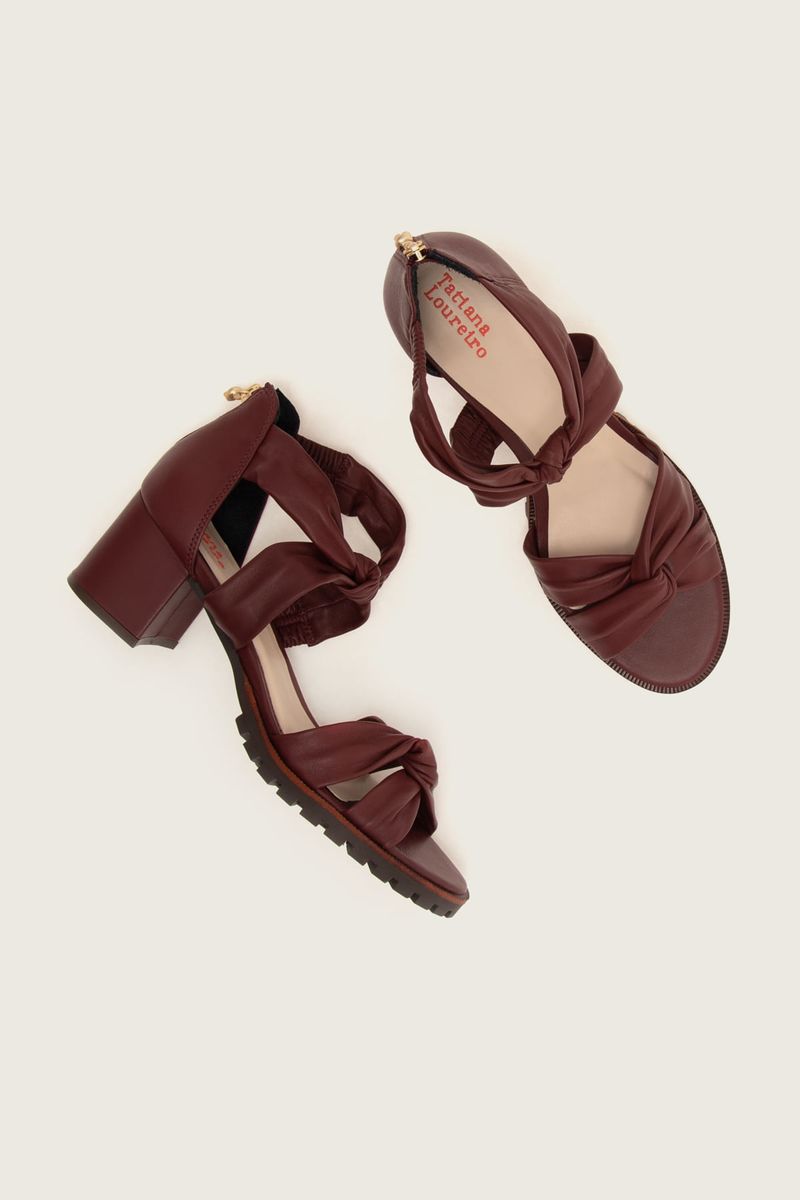 Imagem-do-produto-SANDALIA-NO-MESTICO-SALTO-BLOCO-TRACTOR--PARA-PEITO-PE-ALTO--MERLOT