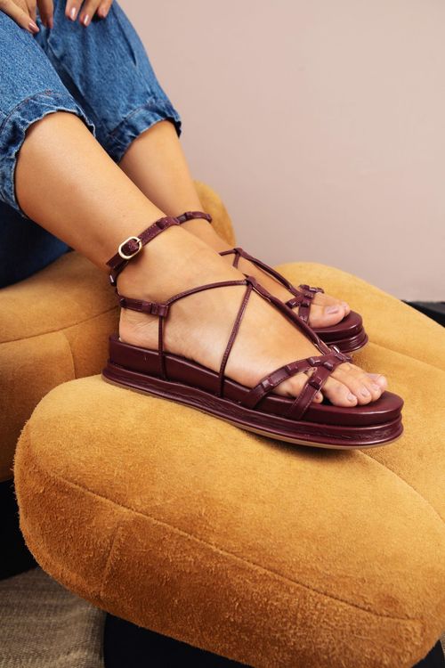 PAPETE GLADIADORA SPIKE SQUARE FLATFORM MERLOT