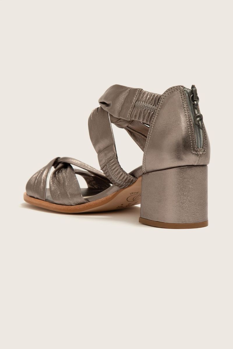 Imagem-do-produto-SANDALIA-NO-MESTICO-SALTO-BLOCO--PARA-PEITO-DE-PE-ALTO---GRAFITE