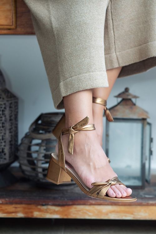 SANDÁLIA LACE UP NÓ MESTIÇO NAKED SALTO BLOCO BRONZE