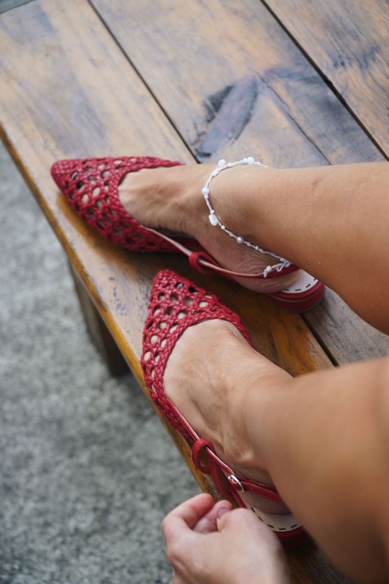 1482v25-27_Sapatilha_Slingback_Bico_Fino_Tresse_vermelho_02