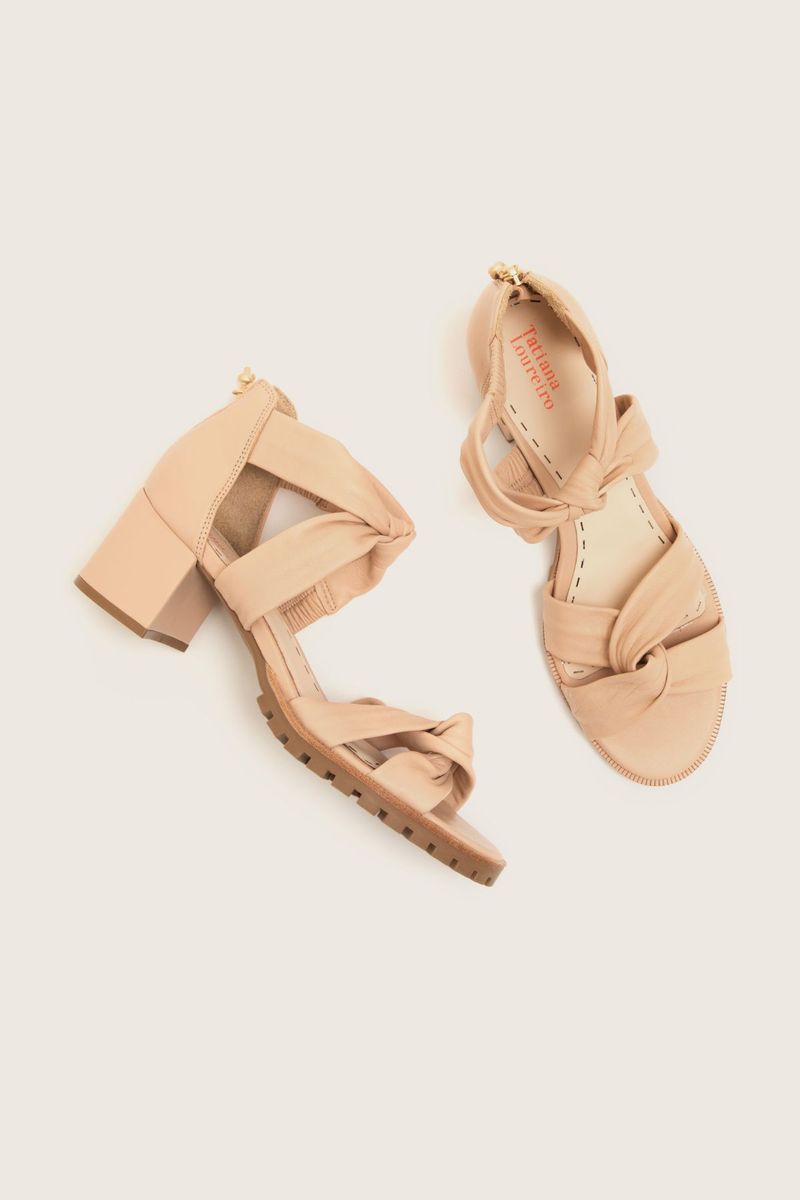 Imagem-do-produto-SANDALIA-NO-MESTICO-SALTO-BLOCO-TRACTOR--PARA-PEITO-PE-BAIXO--PELE