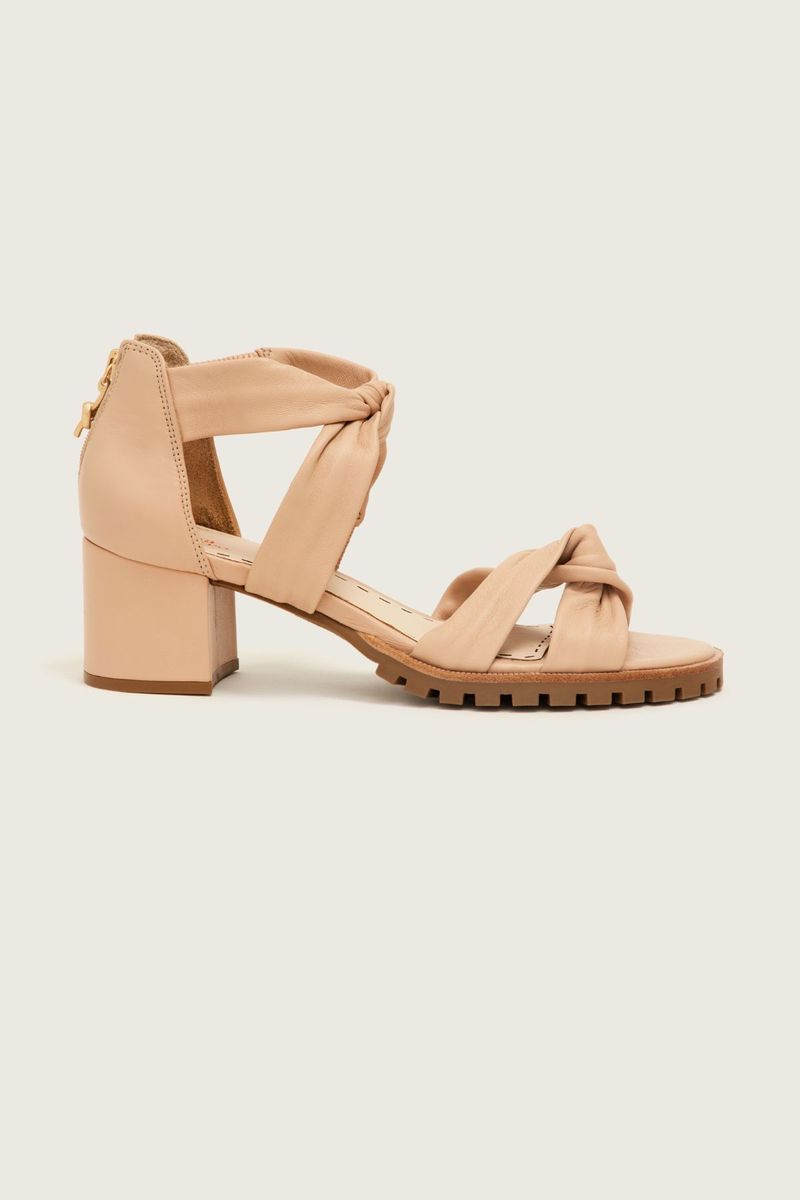 Imagem-do-produto-SANDALIA-NO-MESTICO-SALTO-BLOCO-TRACTOR--PARA-PEITO-PE-BAIXO--PELE