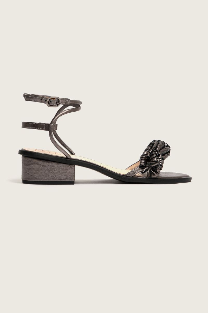 1530V25-342-SANDALIA-SALTO-BLOCO-FRINGE-CARBONO-03
