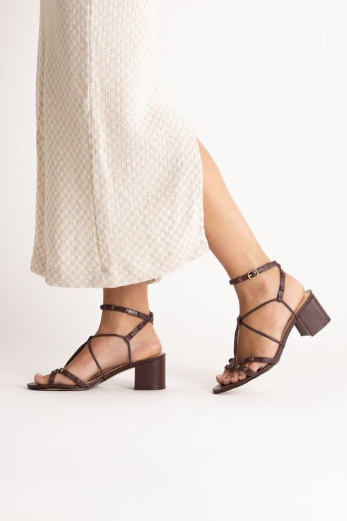 SANDÁLIA GLADIADORA SPIKE SQUARE FORRO DE COURO CAFÉ