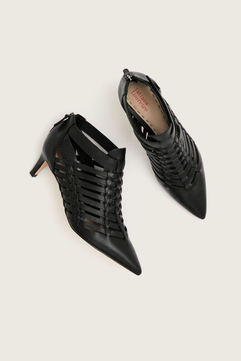 1596i25-2-ankle-boot-bico-fino-stripes-preto--1-.jpg