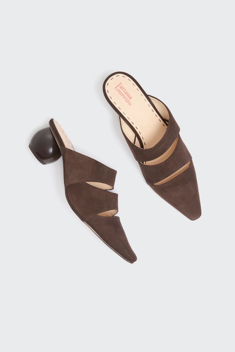 1581-i-25-360-mule-bico-fino-round-heel-nobuck-cafe--1-.jpg