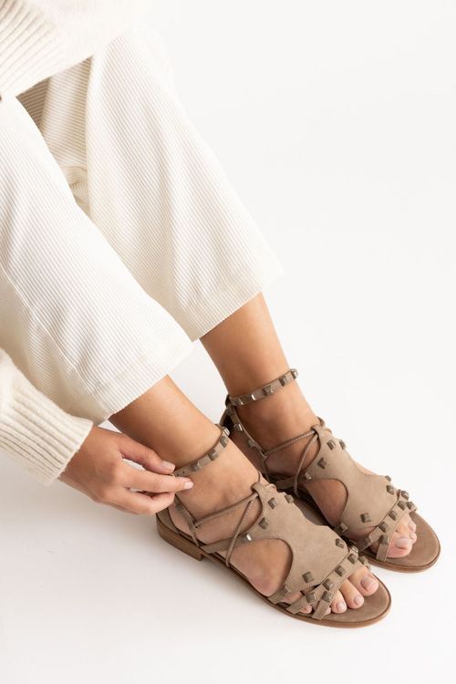 RASTEIRA RECORTES SPIKE SQUARE FORRO DE COURO NOBUCK FENDI
