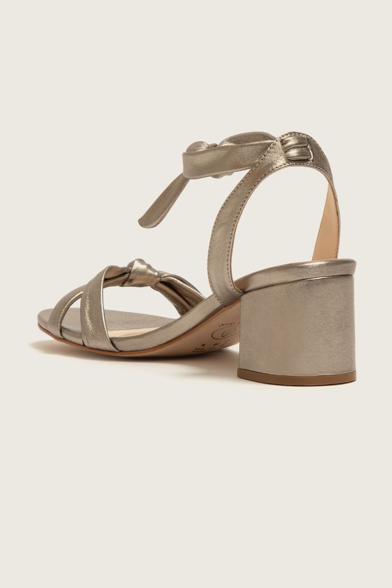 Imagem-do-produto-SANDALIA-LACE-UP-NO-MESTICO-NAKED-SALTO-BLOCO-PRATA-VELHO