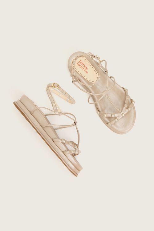 PAPETE GLADIADORA SPIKE SQUARE FLATFORM FORRO DE COURO TAUPE PEROLADO