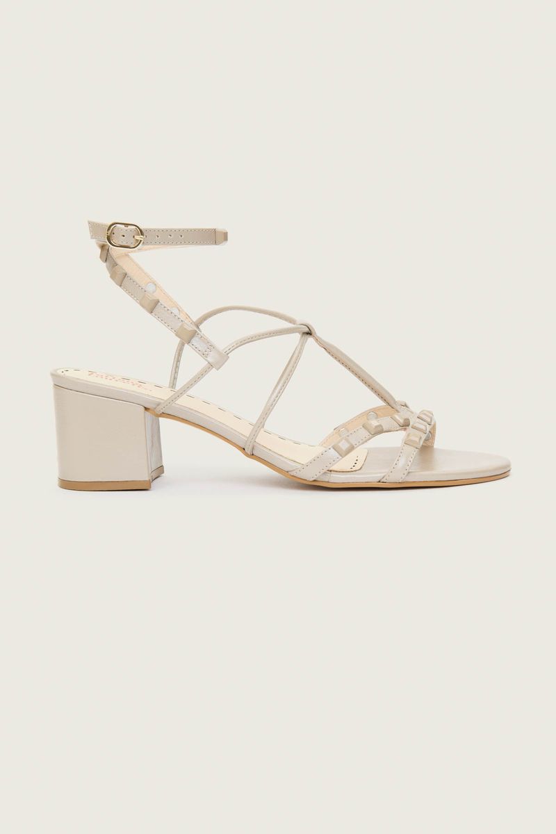 1217C-377-Sandalia-Gladiadora-Spike-Square-forro-de-couro-Nude-Perolado