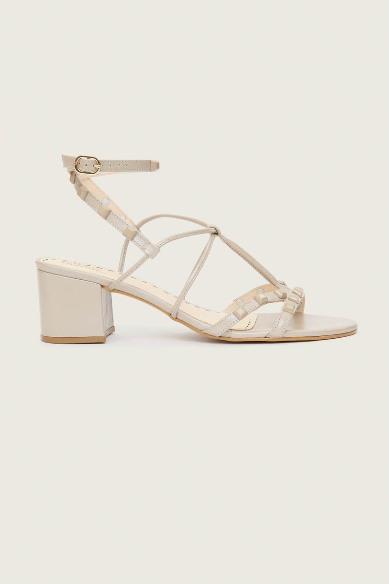 1217C-377-Sandalia-Gladiadora-Spike-Square-forro-de-couro-Nude-Perolado