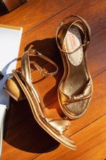 1694V26-52-SANDALIA-SOFT-SALTO-ROUND-OURO-VELHO