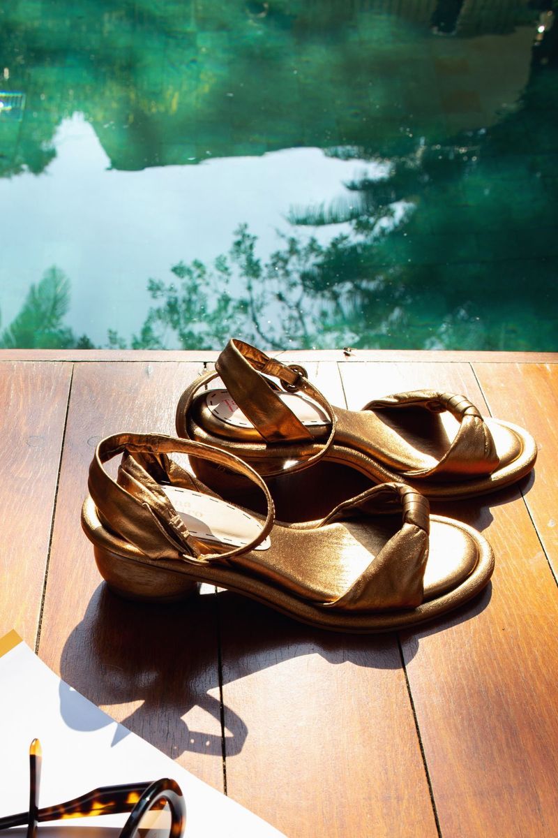 1694V26-52-SANDALIA-SOFT-SALTO-ROUND-OURO-VELHO--3-