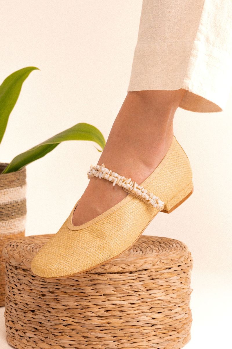 1717V26-393-Sapatilha-M.-jane-cascalho-natural-Madreperola