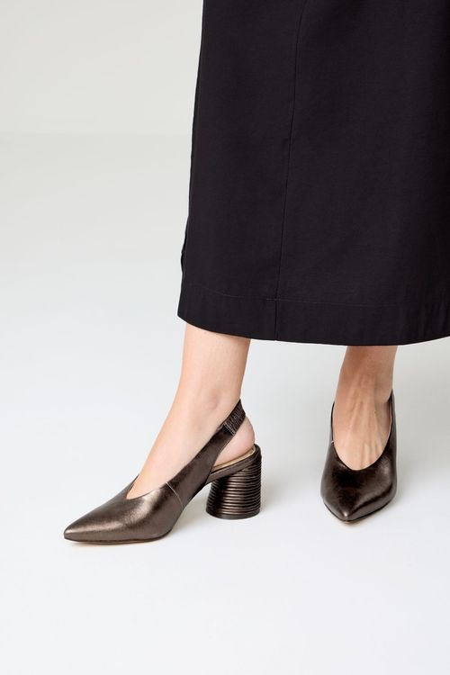 SCARPIN SLINGBACK SALTO CIRCULAR AÇO