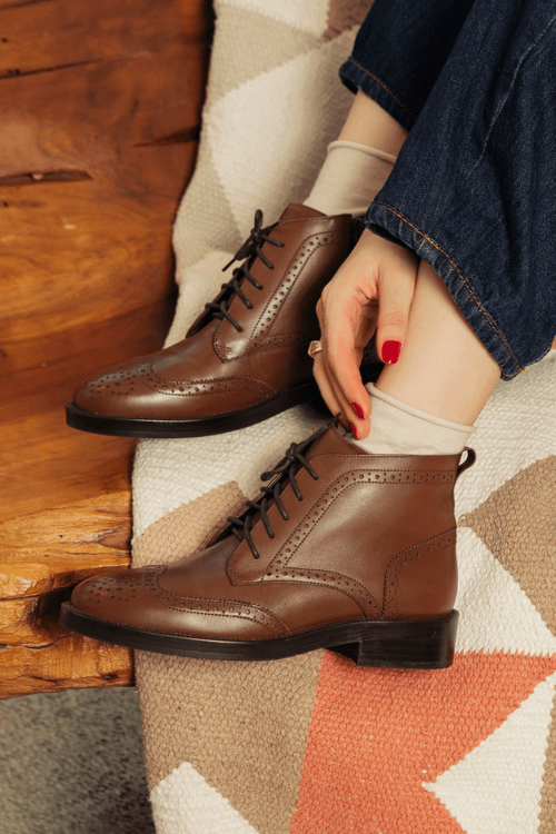 BOTA COTURNO BROGUE TABACO