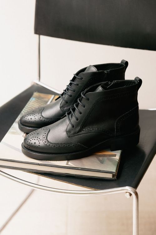 BOTA COTURNO BROGUE PRETO