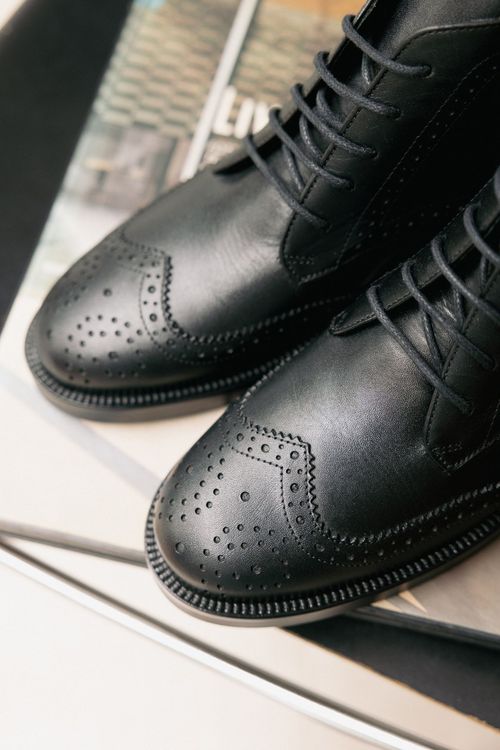 BOTA COTURNO BROGUE PRETO