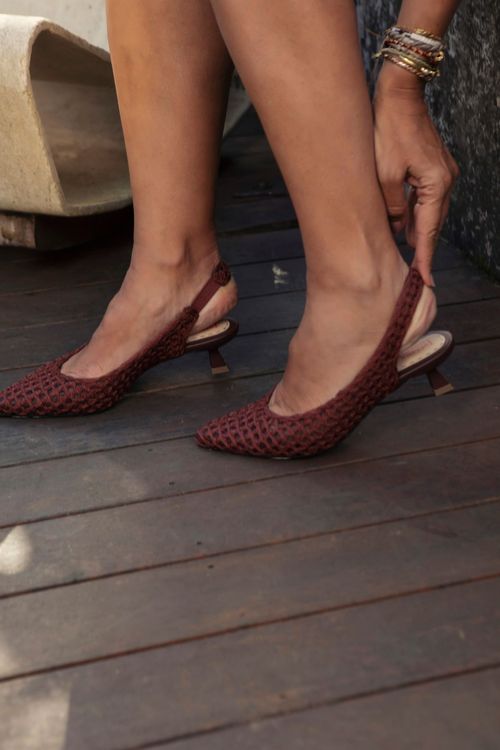 SCARPIN SLINGBACK PONTO TRICÔ PINHÃO