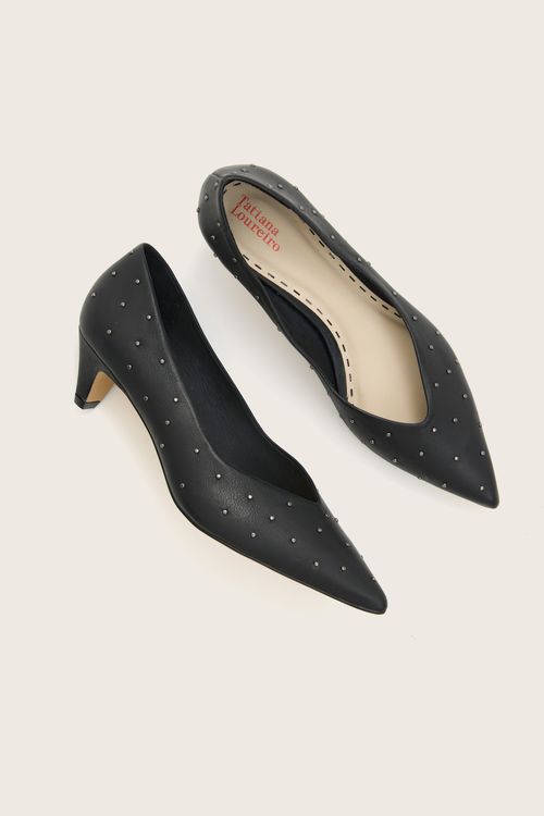 SCARPIN BICO FINO STUDS PRETO