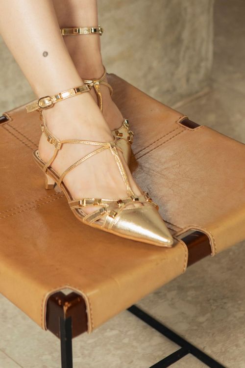 SCARPIN SLINGBACK SPIKE OURO LIGHT